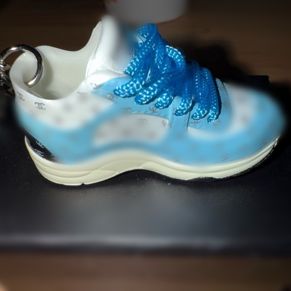 Mini 3D sneaker Keychain - Picture 4 of 4